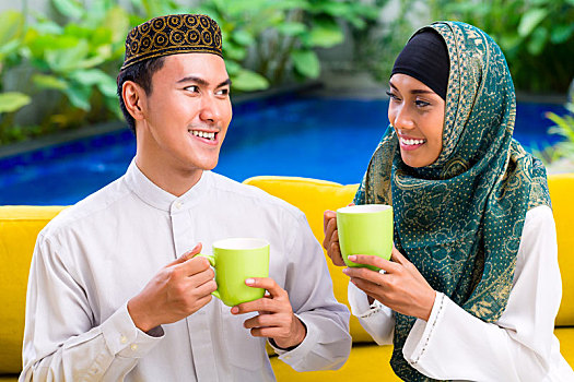 亚洲人,穆斯林,情侣,喝咖啡,茶