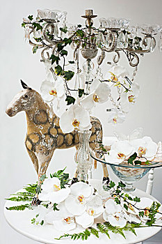 白色,兰花,碗,烛台,玻璃,装饰,老式,微型,马,后面,桌子