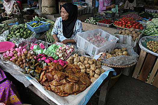 亚洲家庭,市场货摊,销售,蔬菜