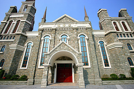 重建后的福音堂是目前重庆最宏伟的哥特式风格教堂