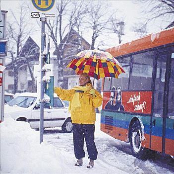 女青年,伞,等待,雪路,冬天,雪,天气