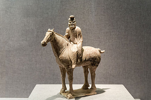 唐代彩绘骑马胡俑,河南省洛阳博物馆馆藏文物