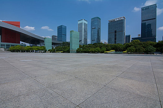 深圳市民中心高楼大厦和路面