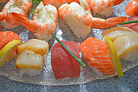 握寿司,三文鱼,金枪鱼,扇贝,对虾
