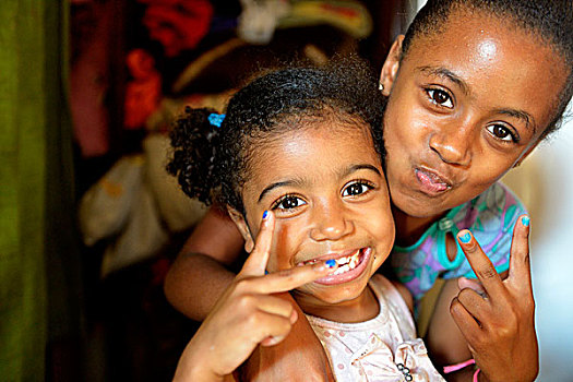 两个女孩,10岁,棚户区,圣保罗,巴西,南美