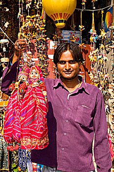 印度,拉贾斯坦邦,斋浦尔,男人,销售,木偶,市区,中心,粉红,城市