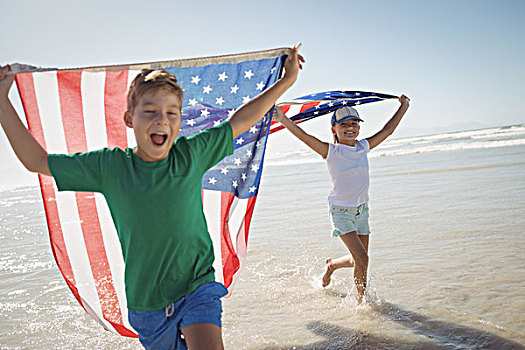 高兴,兄弟姐妹,拿着,美国国旗,跑,岸边,海滩,晴天