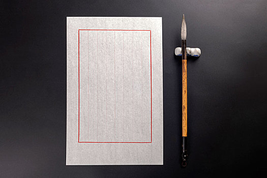 传统中式信纸信笺摆放在桌面上旁边放有毛笔笔架