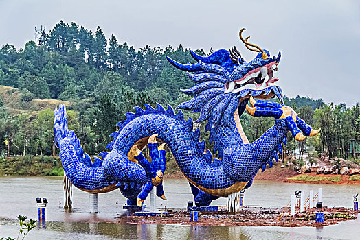 江西省景德镇市青龙瓷器雕像建筑景观