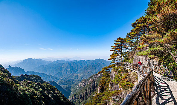 江西上饶三清山西海岸峡谷栈道