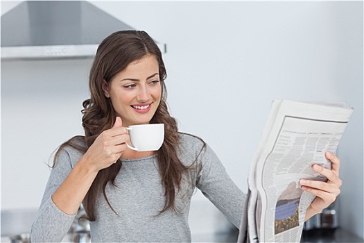 女人,一杯咖啡,读,报纸
