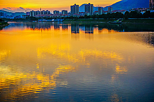 建筑群,高楼,河,灯,夜景,倒影,蓝天,白云