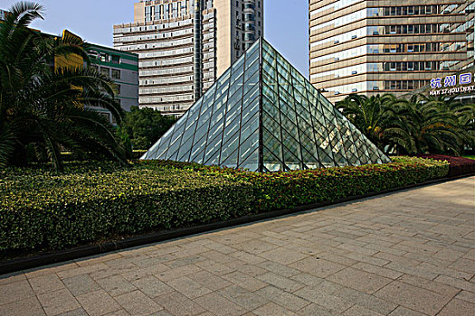 金字塔,玻璃幕墙,卢浮宫造型