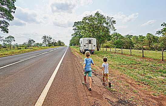 男孩,走,露营车,路边,鲣,南马托格罗索州,巴西,南美
