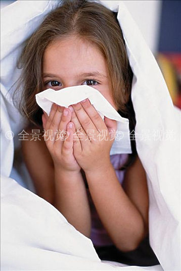 女孩,擤鼻涕图片_女孩,擤鼻涕高清图片_全景视觉