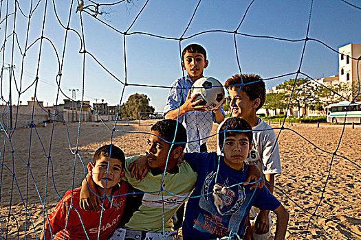 的黎波里,利比亚,孩子,姿势,照片,足球赛,近郊,城市