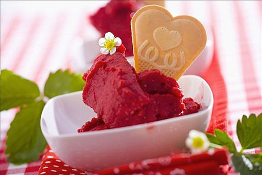 草莓冰糕,心形,威化脆皮