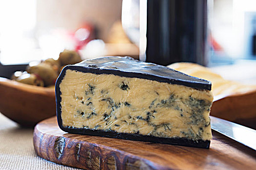 楔形,蓝纹奶酪,木板