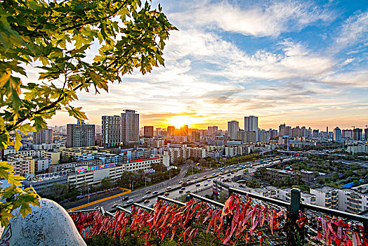 乌鲁木齐红山公园夕阳剪影