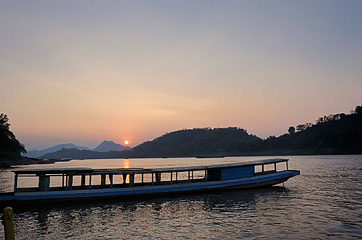 傍晚,日落,上方,湄公河,客船,正面,琅勃拉邦,省,老挝,亚洲