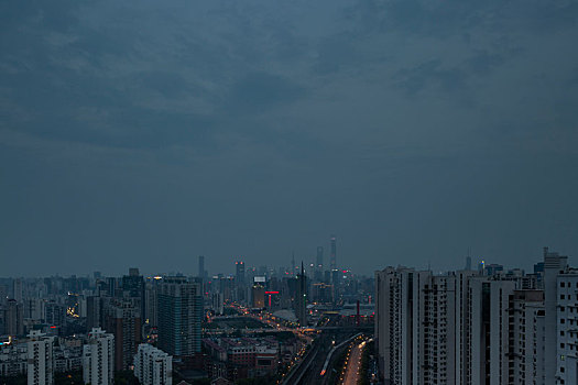 阴天的上海傍晚