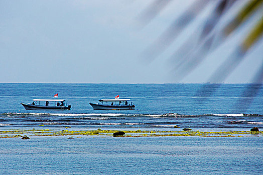 巴厘岛海滩小船