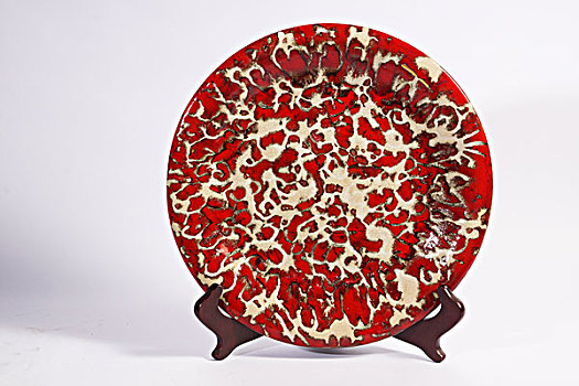 红釉陶瓷花盘