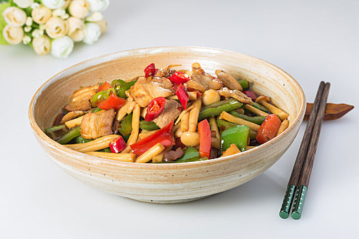 中式家常菜肴青红椒炒白玉菇