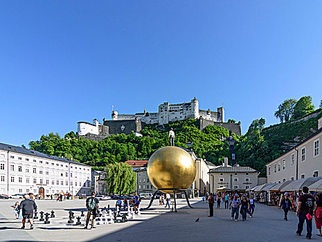 萨尔茨堡,广场,霍亨萨尔斯堡城堡,城堡,雕塑,一个,男人,金色,球体,奥地利