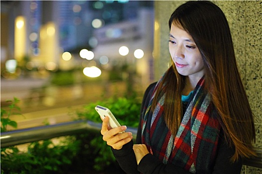 女人,智能手机,城市,夜晚