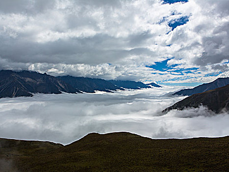 害羞的贡嘎山