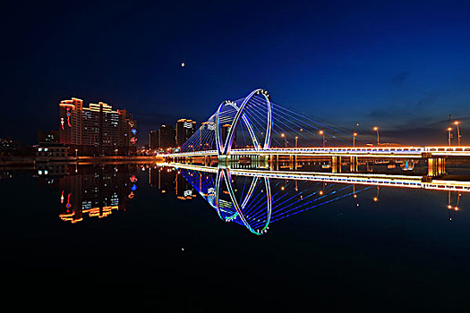 延吉市天池大桥夜景