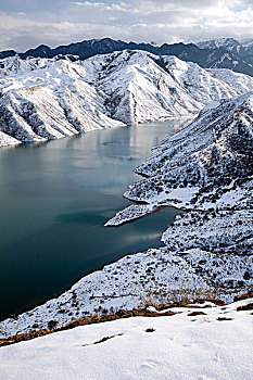 新疆玛纳斯,塔西河水库,雪景