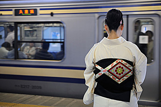女人,地铁站,穿,和服,东京,本州,日本