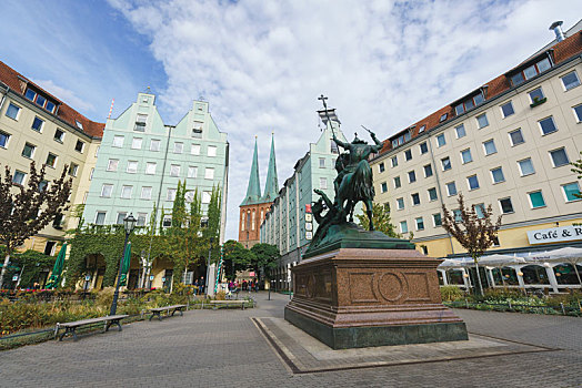 德国柏林街道景色,街头雕像与居民房