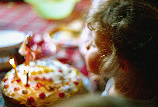小,女孩,聚会,吹,室外,蜡烛,生日,蛋糕,伦敦,英国