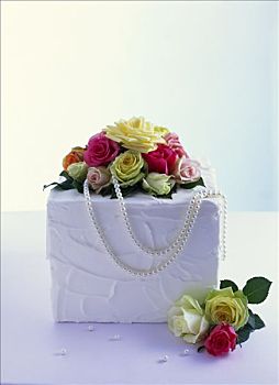 白色,婚礼蛋糕,玫瑰,珍珠项链