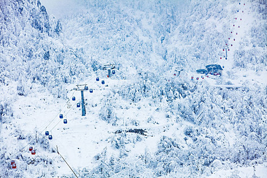 西岭雪山大雪的美丽风景