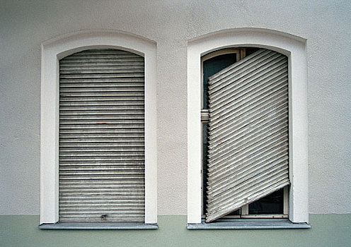 两个,窗户,一个,百叶窗,破损