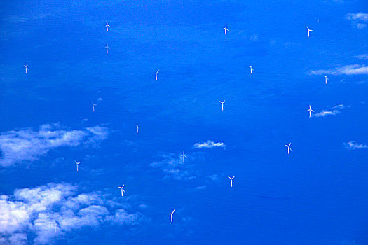 英吉利海峡上的海上风力发电车群