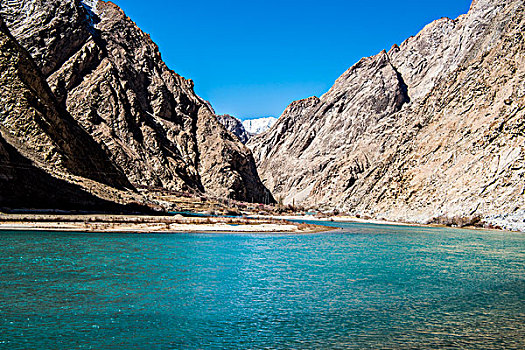 新疆,石山,蓝天,河流