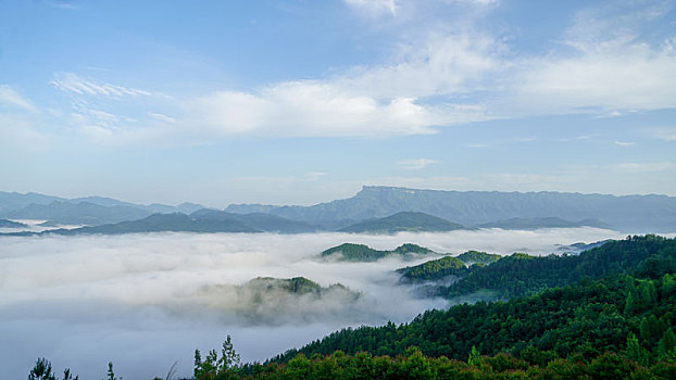 重庆酉阳,乡村晨雾美如画