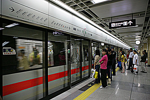 地铁站台,深圳,中国