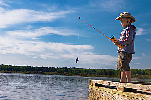 男孩,钓鱼,码头,湖,艾伯塔省,加拿大
