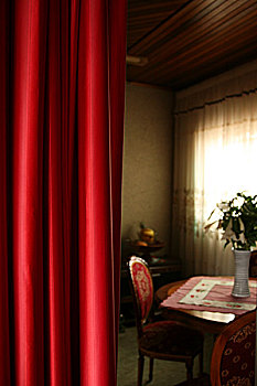 红色,柔软,帘,小,生活方式,房间,圆,桌子,椅子,花瓶,百合,索韦托,南非
