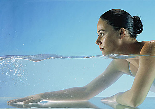女人,水中,侧面视角