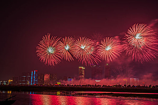 烟花,建筑群,河流,夜景,水,灯,节日