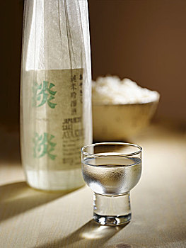 玻璃,日本米酒,瓶子,器具,米饭