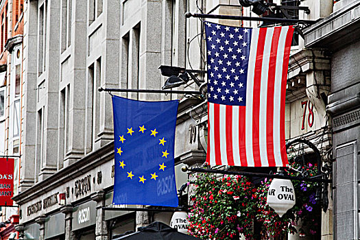 美国国旗,欧盟盟旗,悬挂,正面,建筑,爱尔兰
