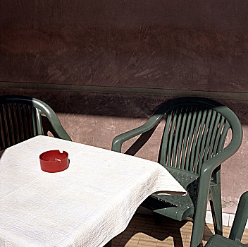 红色,塑料制品,灰尘,托盘,桌子,围绕,绿色,椅子,撒丁岛,意大利